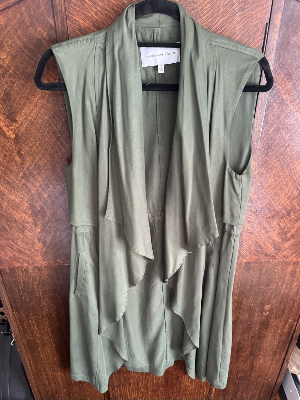 Cupcakes & Cashmere Olive Green Long Sleeve Draped Vest